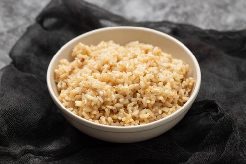 血糖を下げる食べ物:玄米、全粒粉、大麦