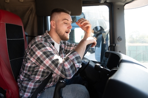 睡眠時無呼吸症候群の症状をセルフチェック 4 睡眠時無呼吸症候群によって日中に眠い